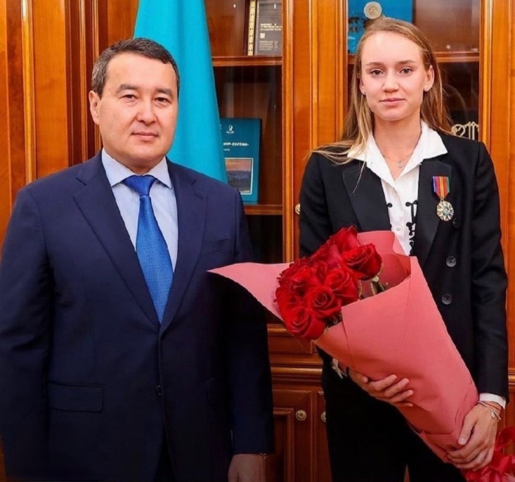 更是对其综 更是对其综