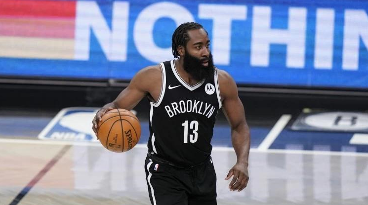 体育山东高速男篮夏训:李敬宇带队“查漏补缺”