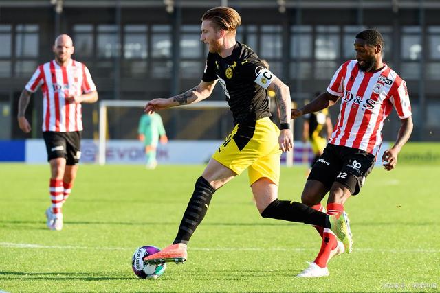 米奇·曼托由于膝盖伤病遗憾退役，他被认为是史上天赋最强的左右开弓打者